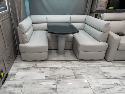 2026 Fleetwood Discovery LXE - Photo 12