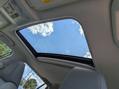 2019 Toyota RAV4 - Photo 22