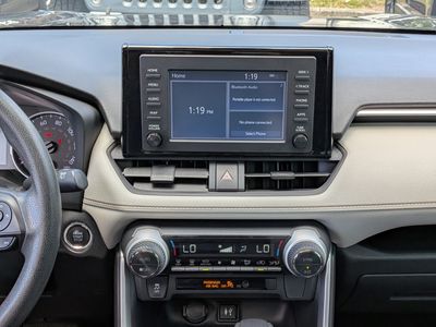 2019 Toyota RAV4 - Photo 19