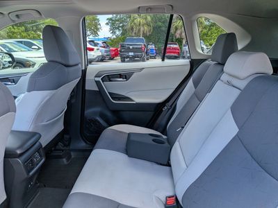2019 Toyota RAV4 - Photo 14