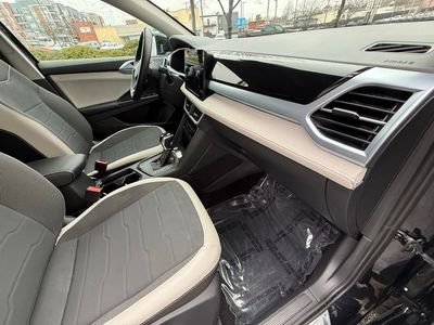 2025 Volkswagen Taos - Photo 42