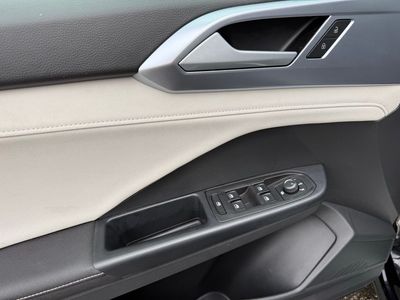 2025 Volkswagen Taos - Photo 17