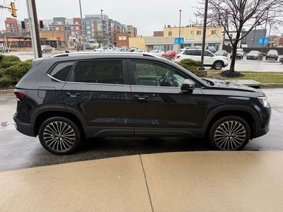 2025 Volkswagen Taos - Photo 4