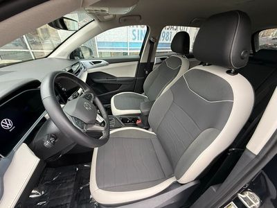 2025 Volkswagen Taos - Photo 14