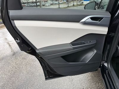 2025 Volkswagen Taos - Photo 32