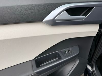 2025 Volkswagen Taos - Photo 33
