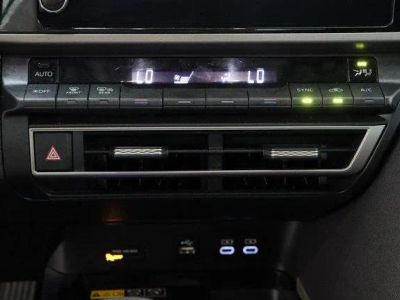 2025 Toyota Camry FWD - Photo 19