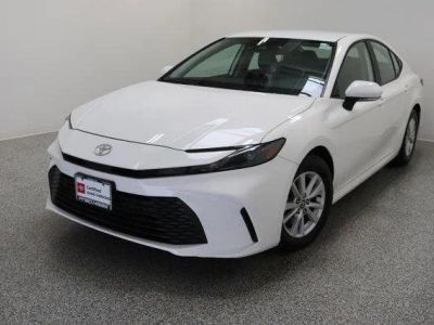 2025 Toyota Camry FWD - Photo 2