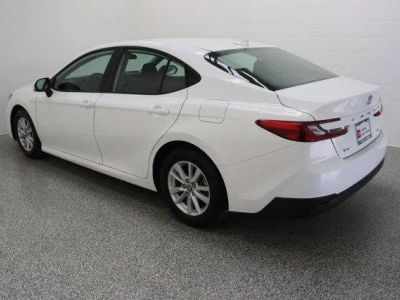 2025 Toyota Camry FWD - Photo 9