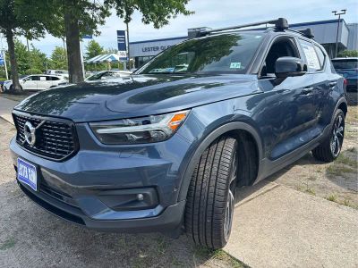2022 Volvo XC40 — detail view