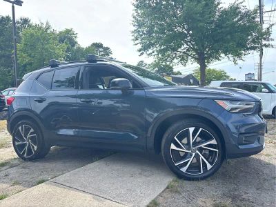 2022 Volvo XC40 — rear three-quarter view