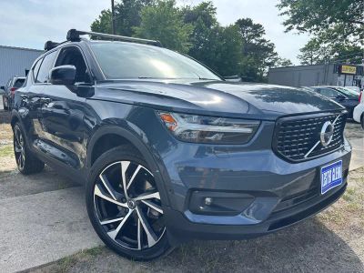 2022 Volvo XC40 — side profile view