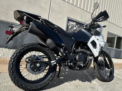 2025 Kawasaki KLR650 S Pearl Crystal White/Metallic Carbon Gray - Photo 8