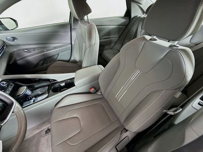 2025 Hyundai Elantra - Photo 18