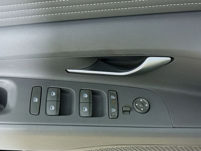2025 Hyundai Elantra - Photo 14