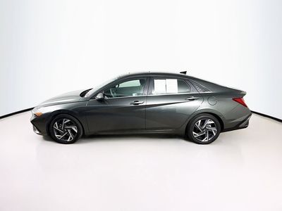 2025 Hyundai Elantra - Photo 4