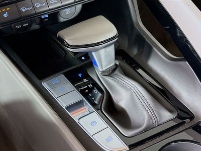 2025 Hyundai Elantra - Photo 13