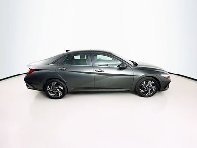 2025 Hyundai Elantra - Photo 1