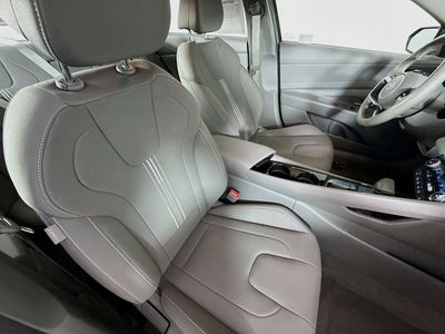 2025 Hyundai Elantra - Photo 28