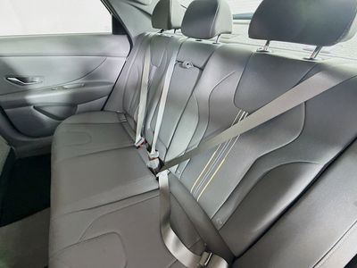2025 Hyundai Elantra - Photo 22