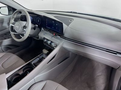 2025 Hyundai Elantra - Photo 29