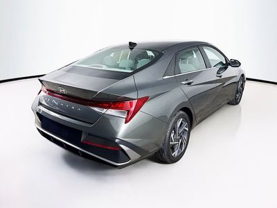 2025 Hyundai Elantra - Photo 25