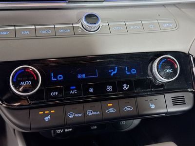 2025 Hyundai Elantra - Photo 12