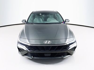 2025 Hyundai Elantra - Photo 2