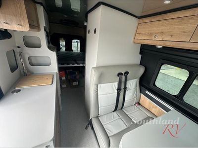 2026 Airstream Rangeline - Photo 13