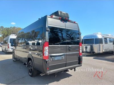 2025 Airstream Rangeline - Photo 4