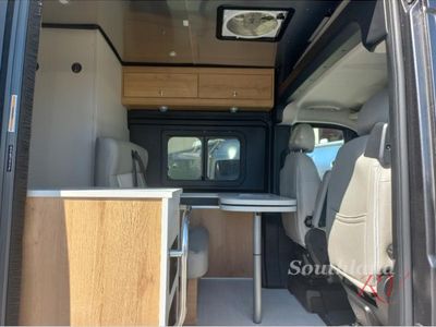 2025 Airstream Rangeline - Photo 8