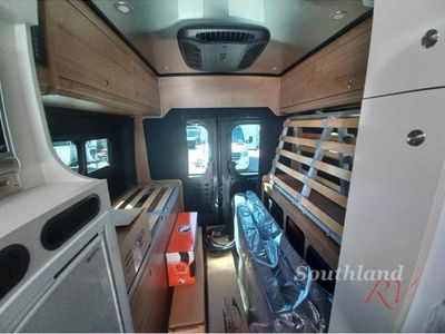 2025 Airstream Rangeline - Photo 14