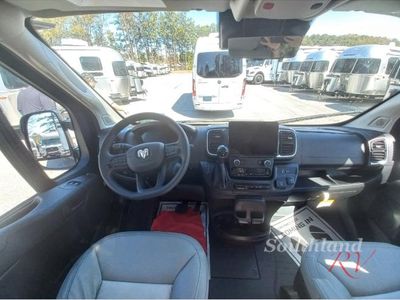 2025 Airstream Rangeline - Photo 10