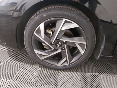 2024 Hyundai Elantra — photo 10 view