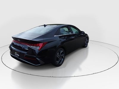 2024 Hyundai Elantra — photo 7 view