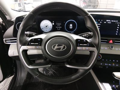 2024 Hyundai Elantra — photo 12 view