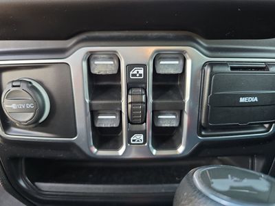 2021 Jeep Wrangler - Photo 16