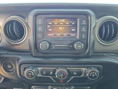 2021 Jeep Wrangler - Photo 17