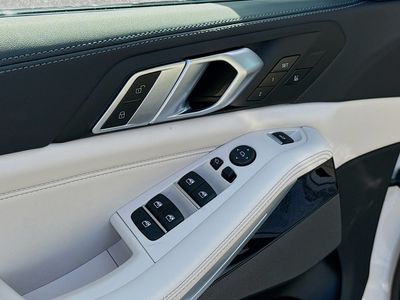 2026 BMW X5 — photo 23 view