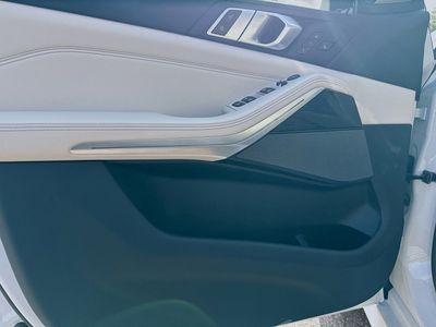 2026 BMW X5 — photo 22 view