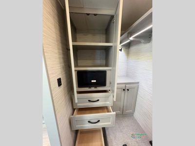 2026 Tiffin Motorhomes Phaeton — photo 45 view