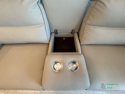 2026 Tiffin Motorhomes Phaeton — photo 12 view