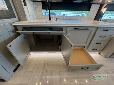 2026 Tiffin Motorhomes Phaeton — photo 21 view