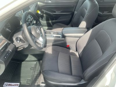 2025 Nissan Altima - Photo 9