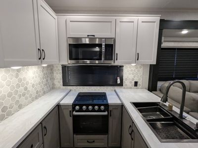 2025 Jayco Seismic - Photo 12