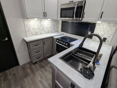 2025 Jayco Seismic - Photo 11