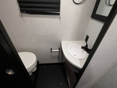 2025 Jayco Seismic - Photo 19