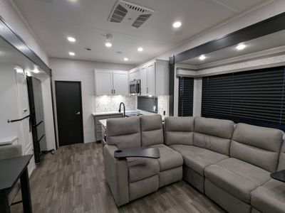 2025 Jayco Seismic - Photo 26