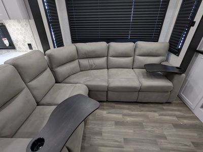 2025 Jayco Seismic - Photo 32