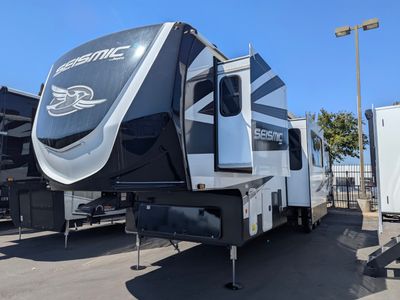 2025 Jayco Seismic - Photo 14